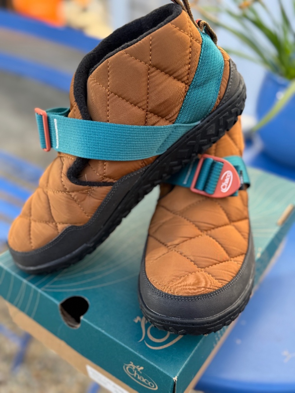 Chaco size 9 boots ramble puff